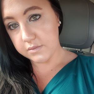 Meet your Posher, Izzi